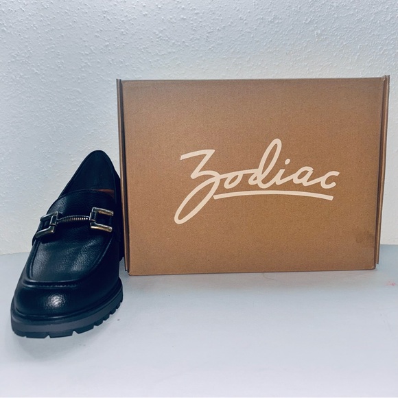 Black loafer with lug sole size 11 by Zodiac.  Lots of added support. - Picture 1 of 6